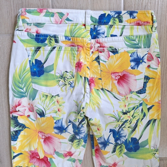 Tommy Bahama Fleur de Lite White And Tropical Floral Print Ankle Pants - Size 4 - Picture 9 of 9